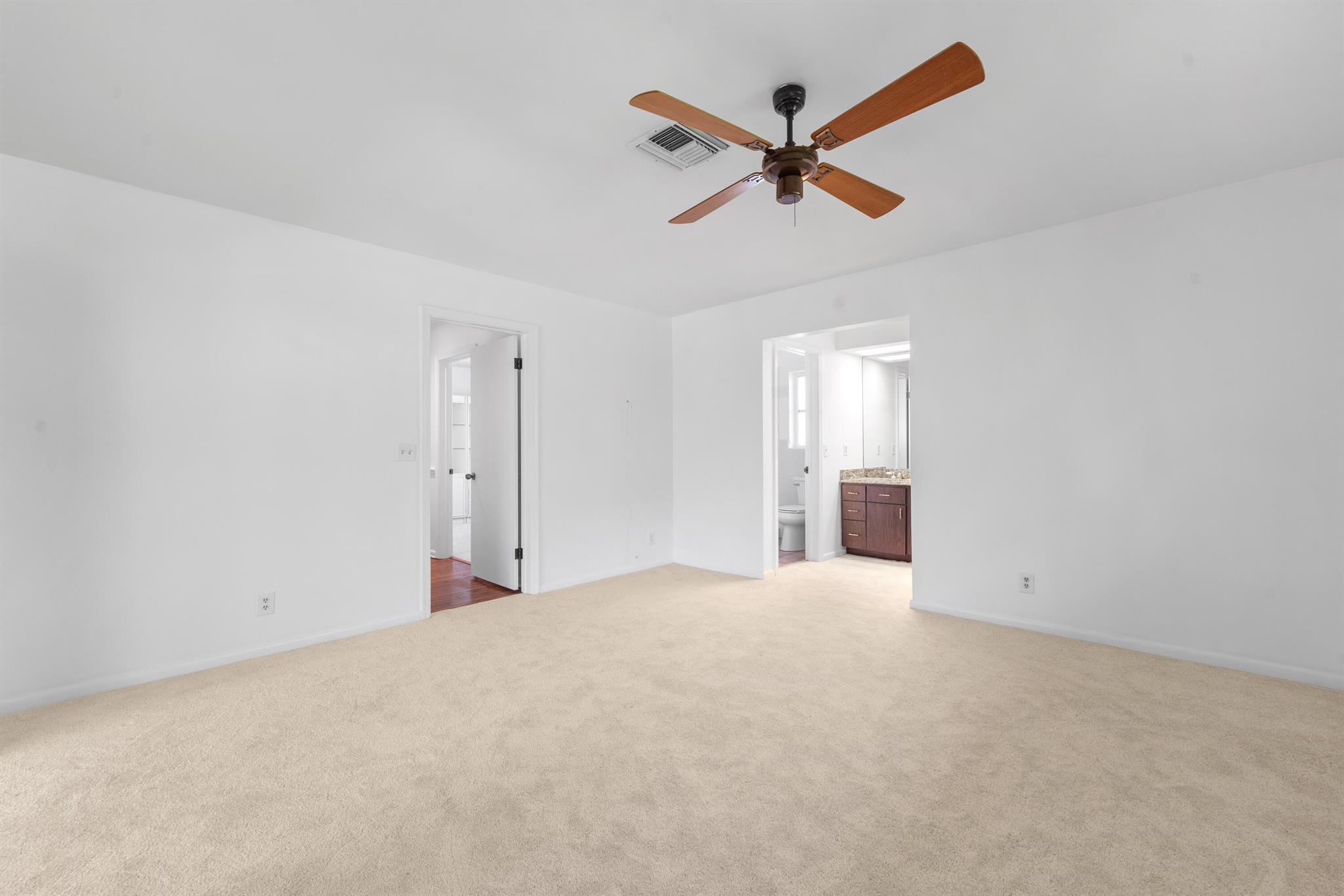 YACHT CLUB ADDITION TO VI - Residential Lease