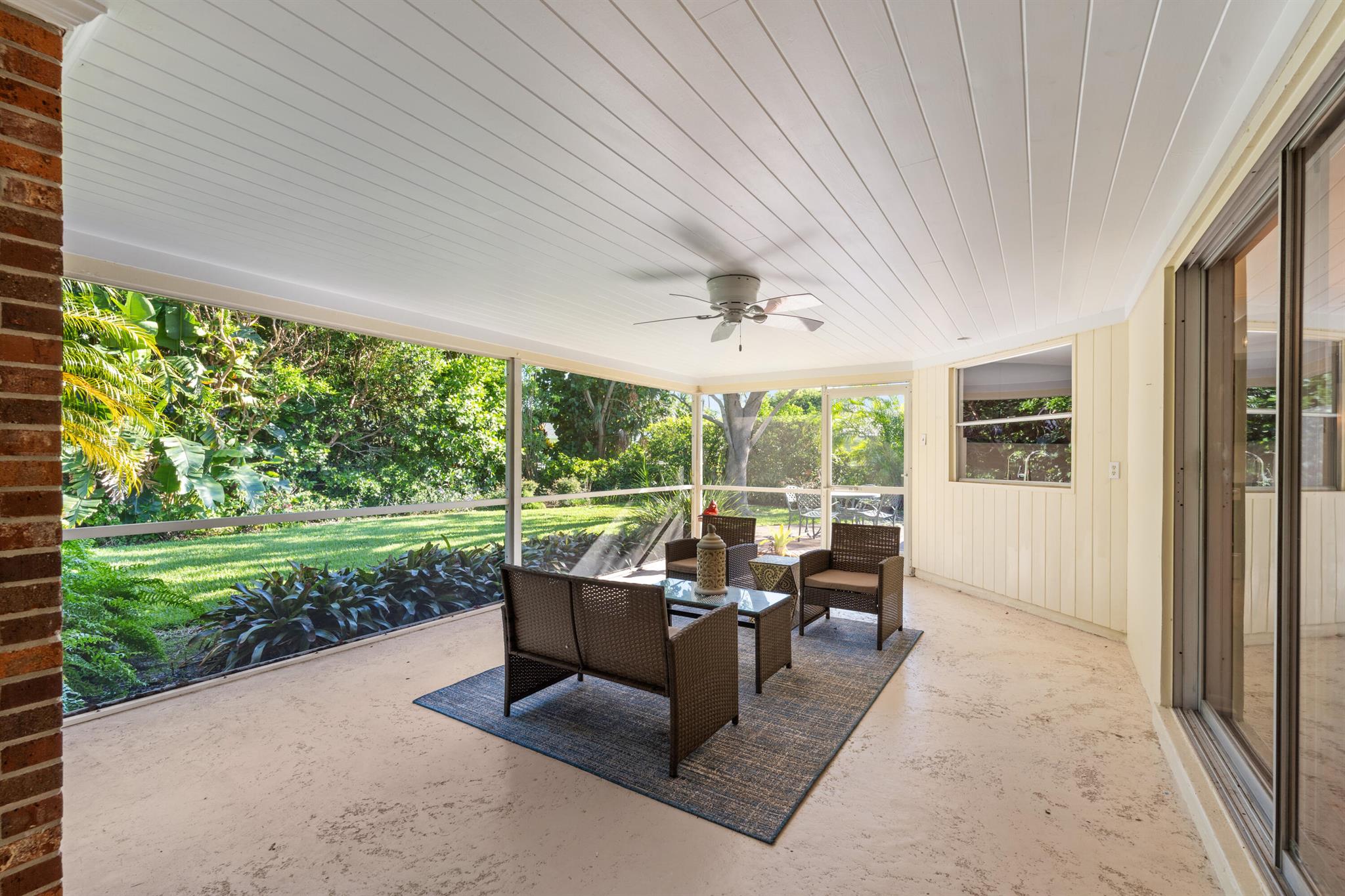 YACHT CLUB ADDITION TO VI - Residential Lease