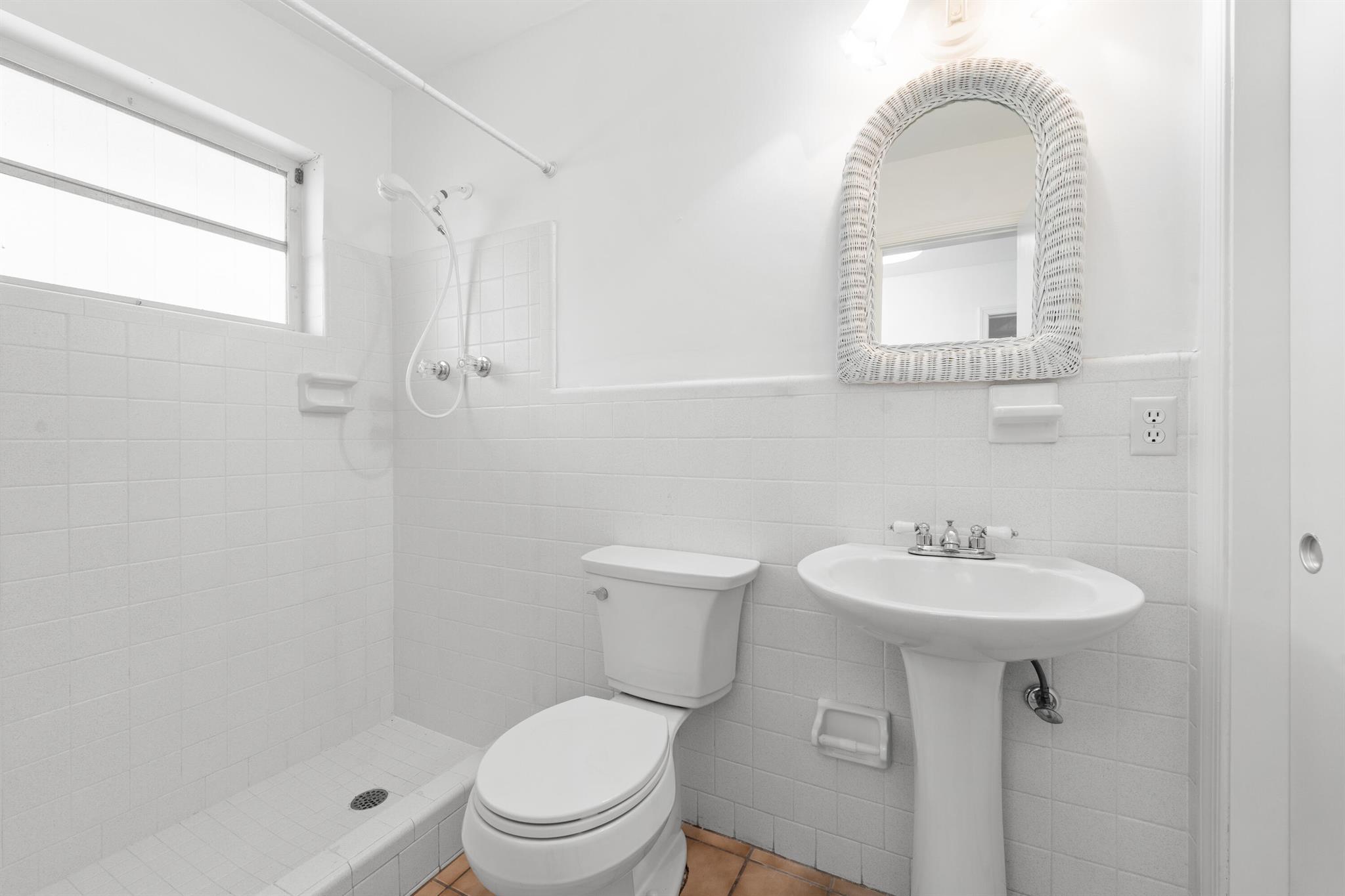 YACHT CLUB ADDITION TO VI - Residential Lease