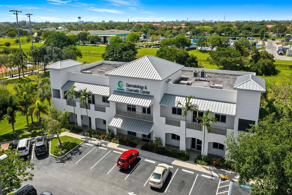 Photo of 260 SW Natura Avenue #B, Deerfield Beach, FL 33441 (MLS # B26041919)