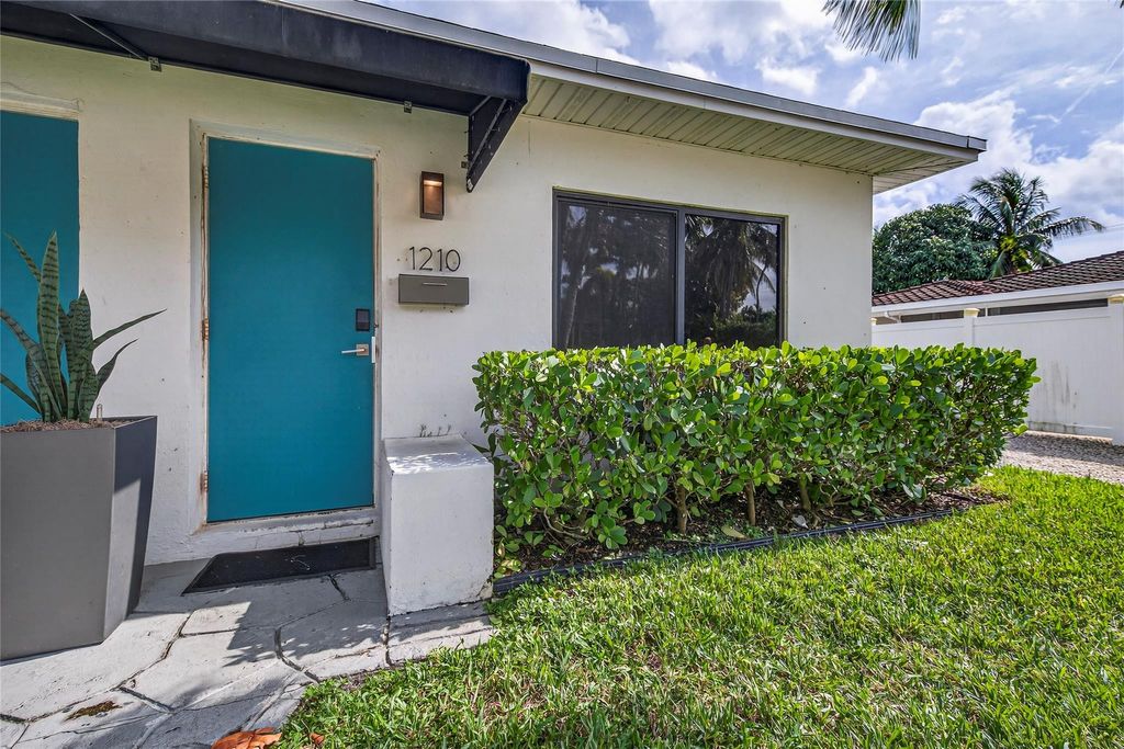 Photo of 1210 NE 16th Avenue, Fort Lauderdale, FL 33304 (MLS # F10536567)