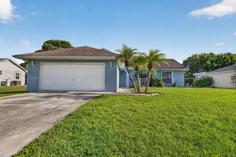 Photo of 254 SW STARFISH Avenue, Port Saint Lucie, FL 34984 (MLS # B26088565)