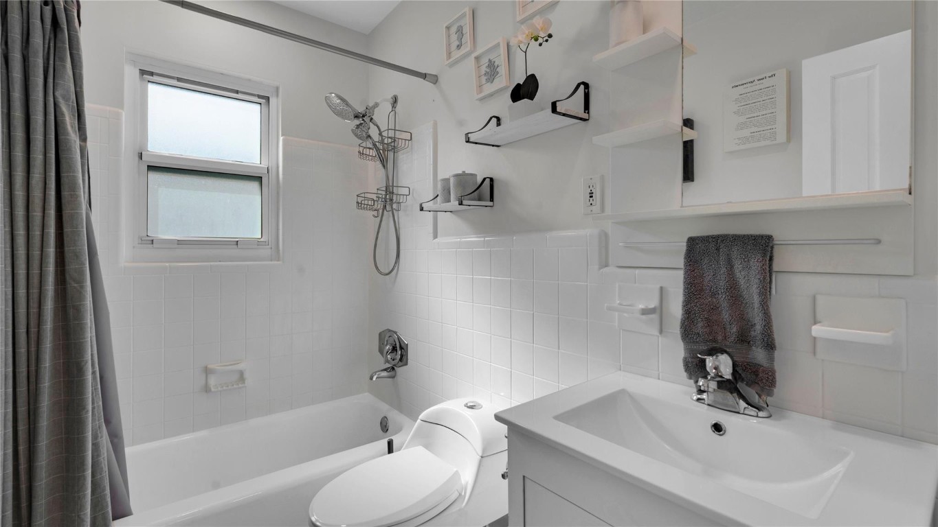 Shelter Islands 43-6 B - Residential