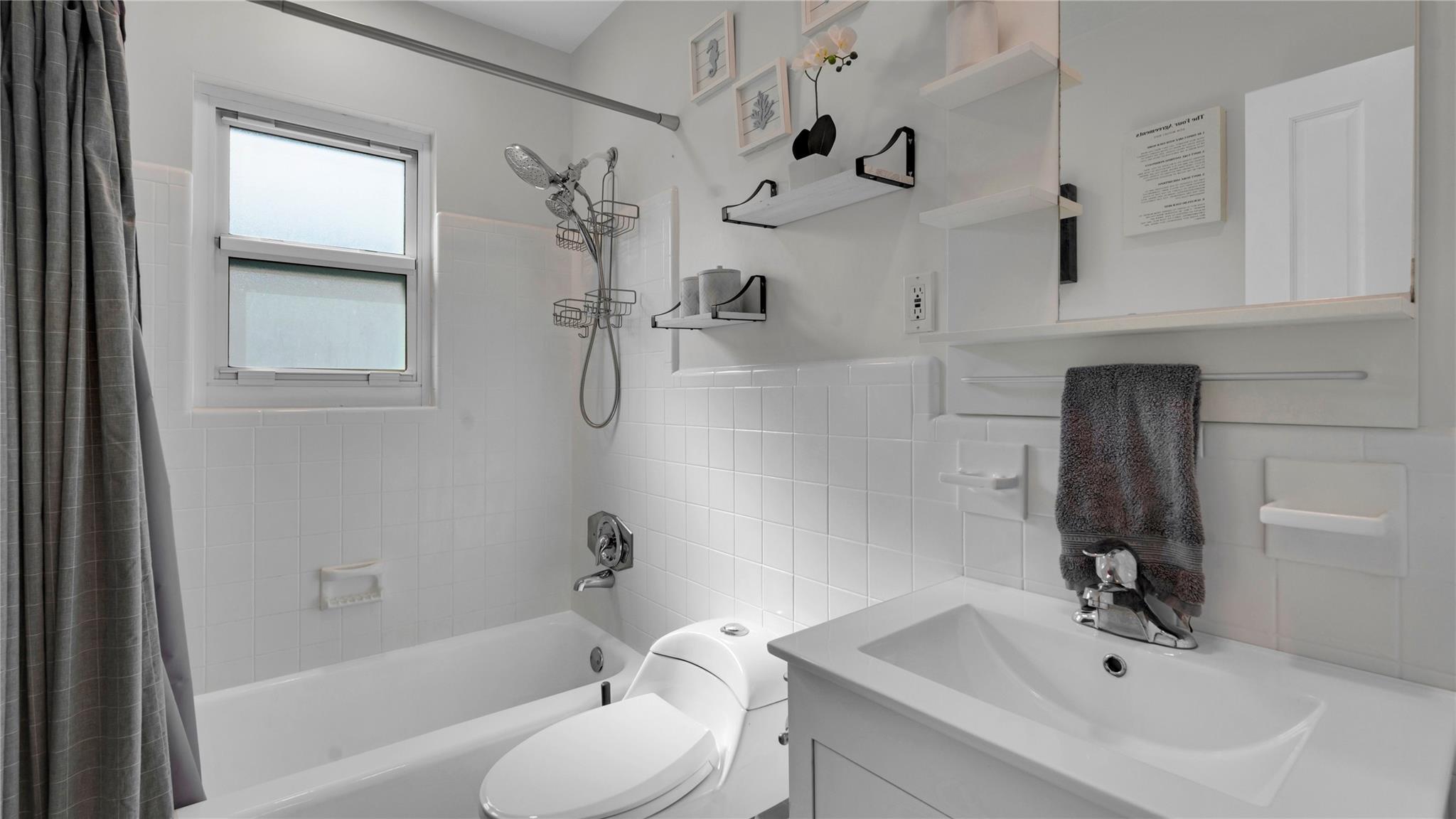 Shelter Islands 43-6 B - Residential