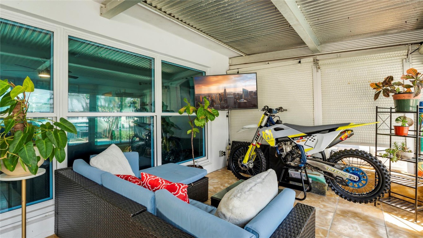 Shelter Islands 43-6 B - Residential