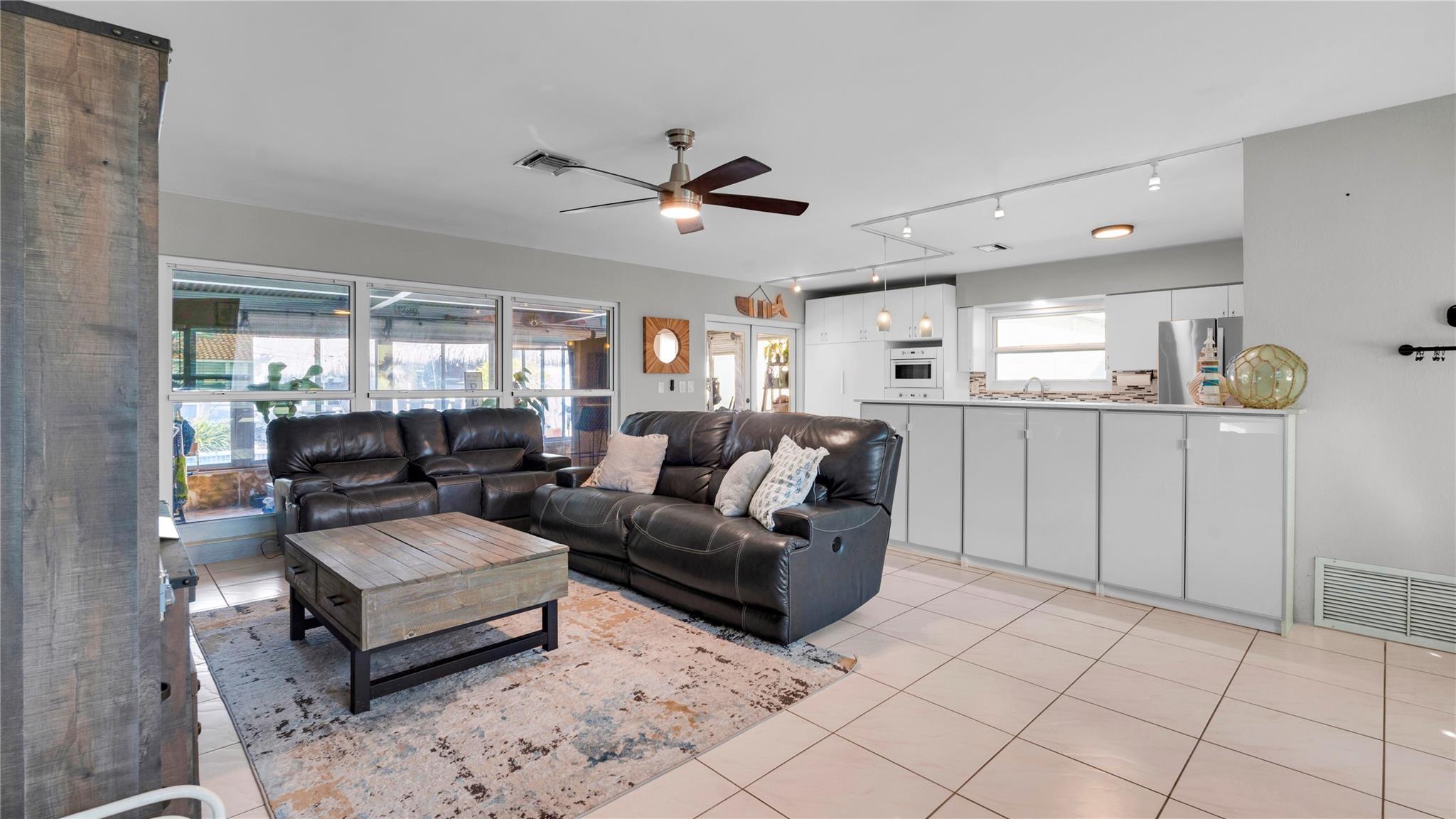 Shelter Islands 43-6 B - Residential