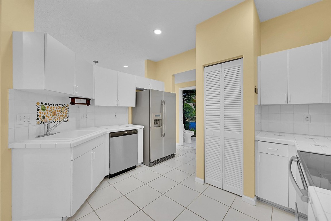 Oakwood 80-39 B - Residential