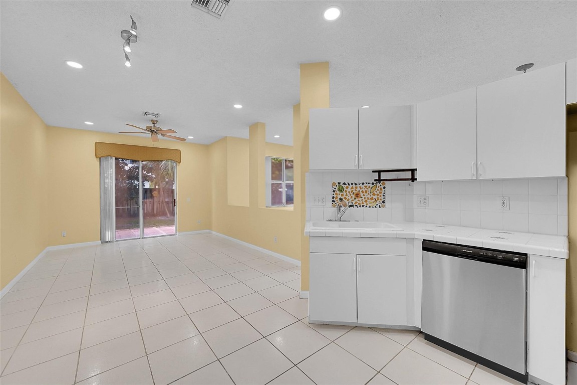 Oakwood 80-39 B - Residential