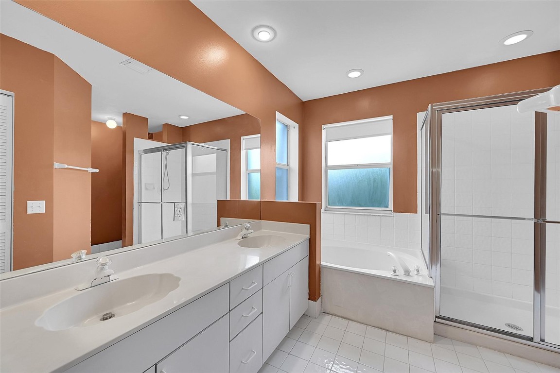 Oakwood 80-39 B - Residential