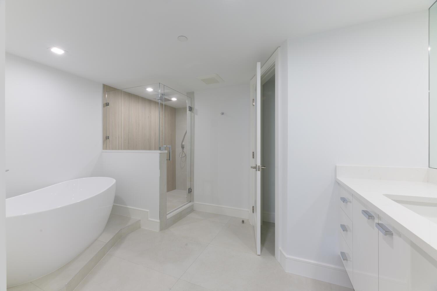 PLAZA OF THE PALM BEACHES - Residential