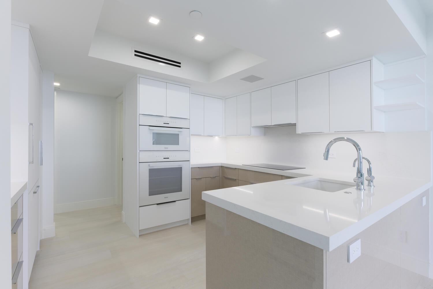 PLAZA OF THE PALM BEACHES - Residential