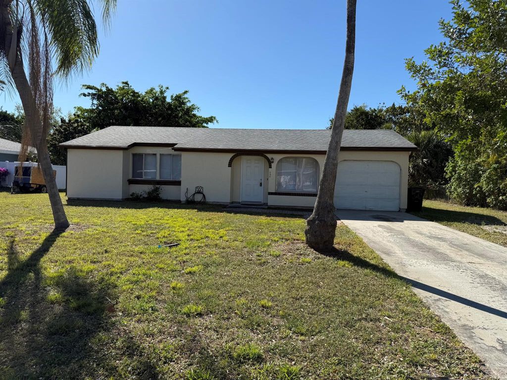 Photo of 354 SW Belmont Circle, Port Saint Lucie, FL 34953 (MLS # R11073300)