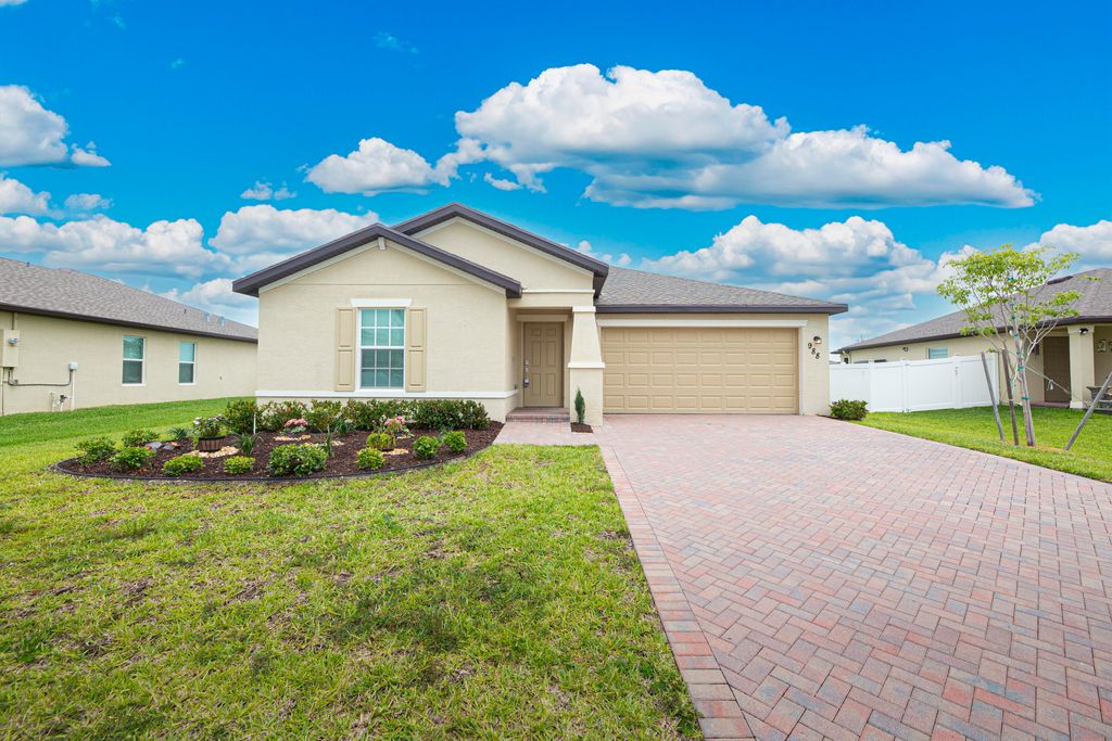 Photo of 988 Bent Creek Drive, Fort Pierce, FL 34947 (MLS # B26028916)