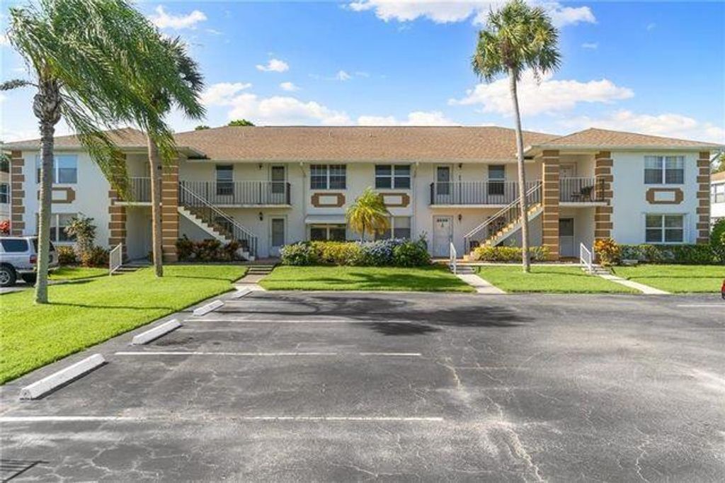 Photo of 1207 S Lakes End Drive #E1, Fort Pierce, FL 34982 (MLS # R10764798)