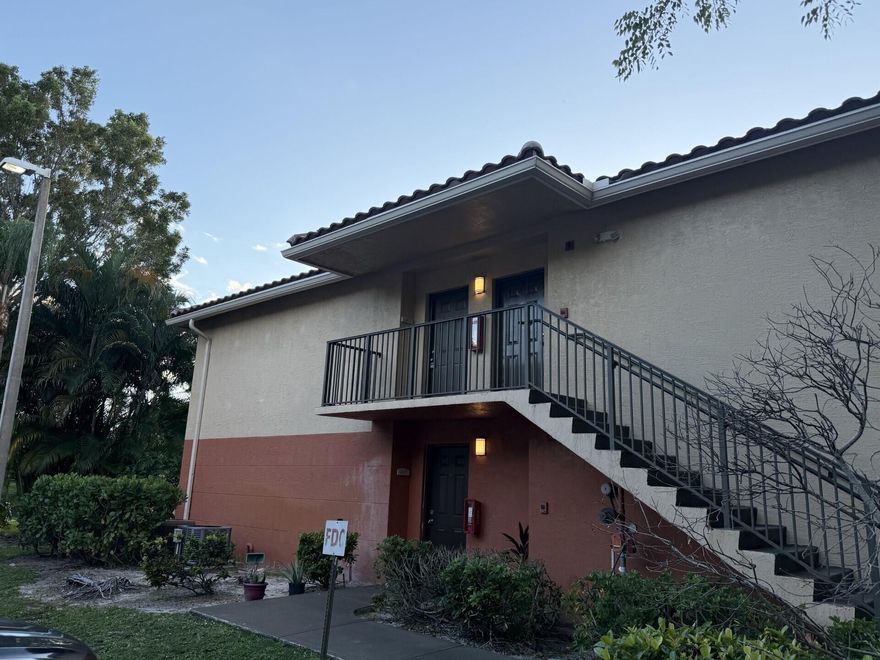 Beautiful 3-bedroom/2-bathroom condo with water views in Grand Isles. This unit features a split floor plan, water views from all windows, vaulted ceilings, walk-in closets and one car garage. Washer dryer in unit. Grand Isles is a quiet community in a great location - close to mass transit, shopping, restaurants and downtown West Palm Beach. The development also includes a fitness center, playground, dog park, pool and tennis courts. Make an appointment to view this property today