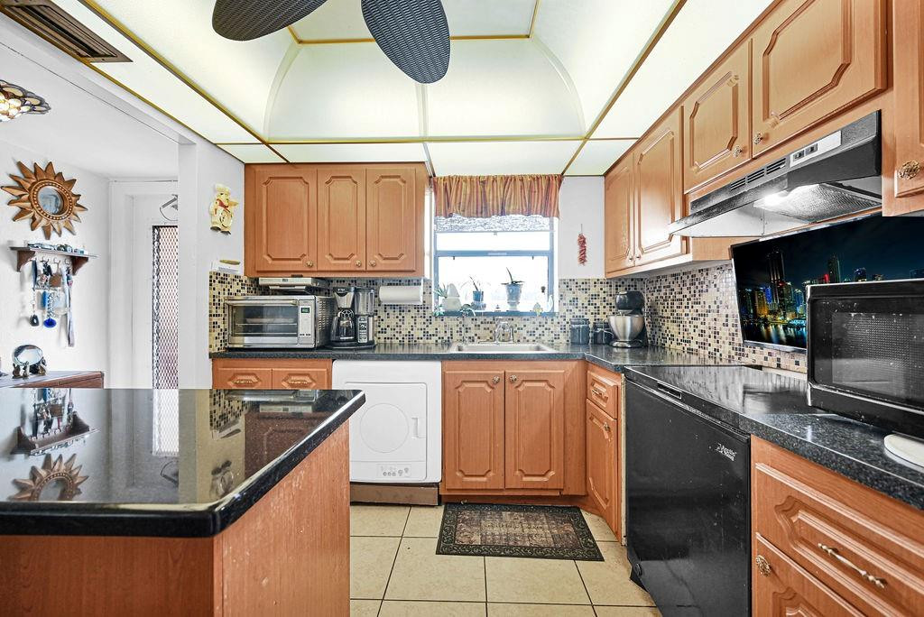 Sunrise Lakes phase 4 inc - Residential