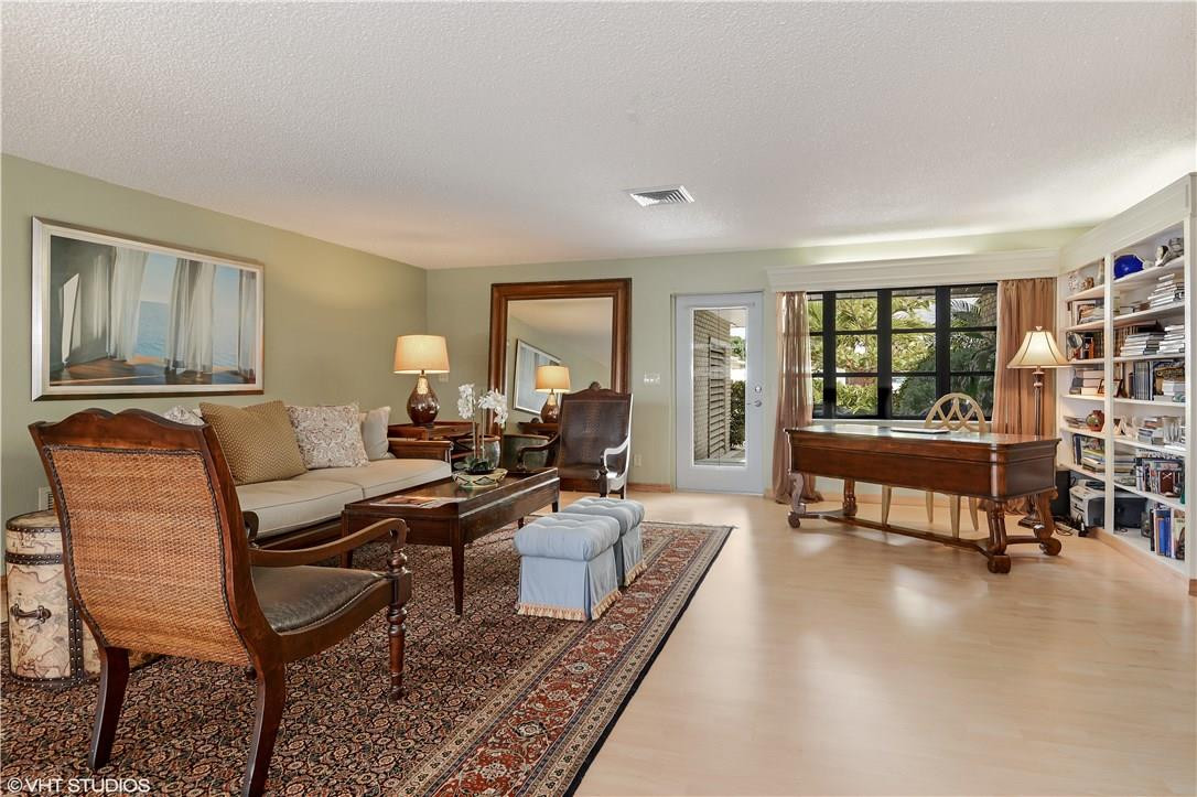 SILVER SHORES - Residential