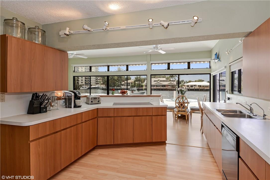 SILVER SHORES - Residential