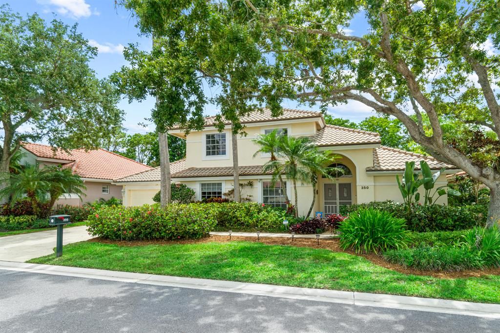 Photo of 350 Eagleton Golf Drive, Palm Beach Gardens, FL 33418 (MLS # R10849154)