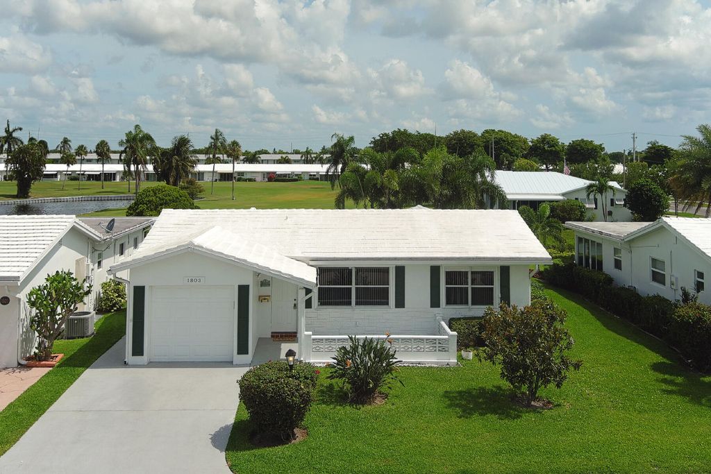 Photo of 1803 SW 5th Avenue, Boynton Beach, FL 33426 (MLS # R11097510)