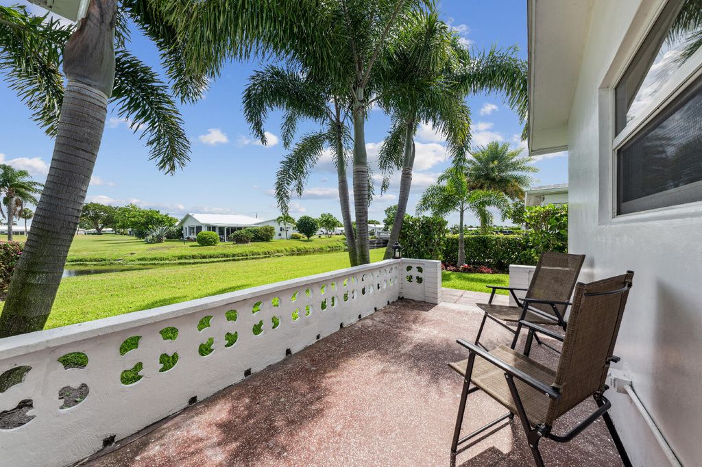 Photo of 1803 SW 5th Avenue, Boynton Beach, FL 33426 (MLS # R11097510)