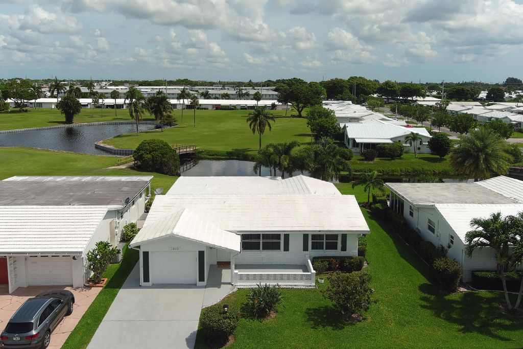 Photo of 1803 SW 5th Avenue, Boynton Beach, FL 33426 (MLS # R11097510)