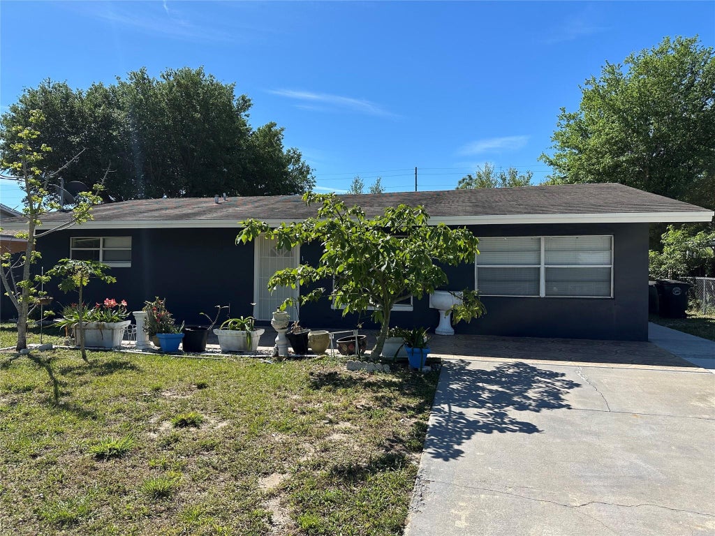 Photo of 125 Wisteria Avenue, Fort Pierce, FL 34982 (MLS # F10493901)