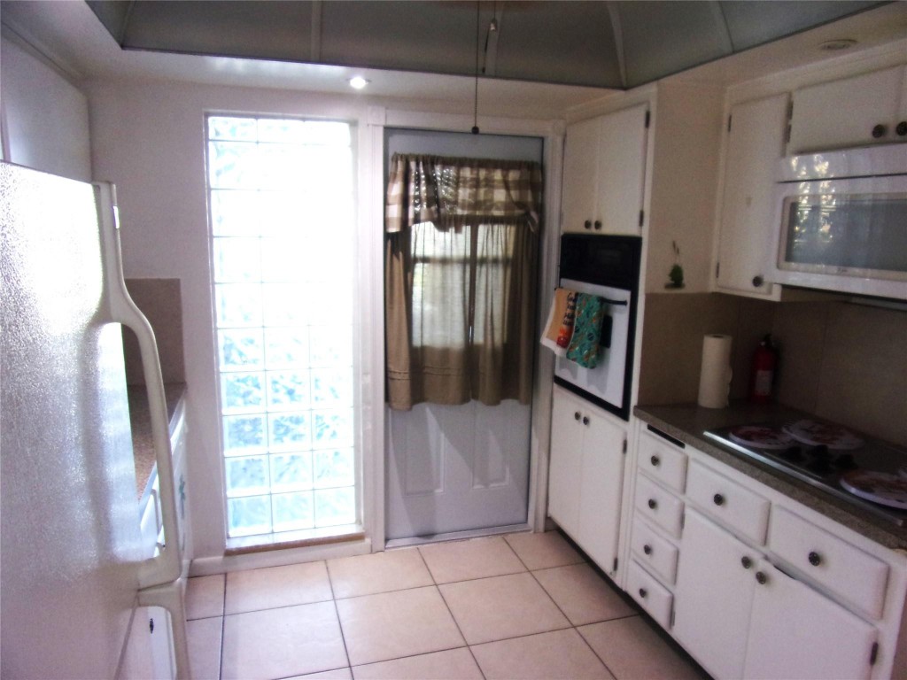 SILVER THATCH COTTAGE - Residential Lease