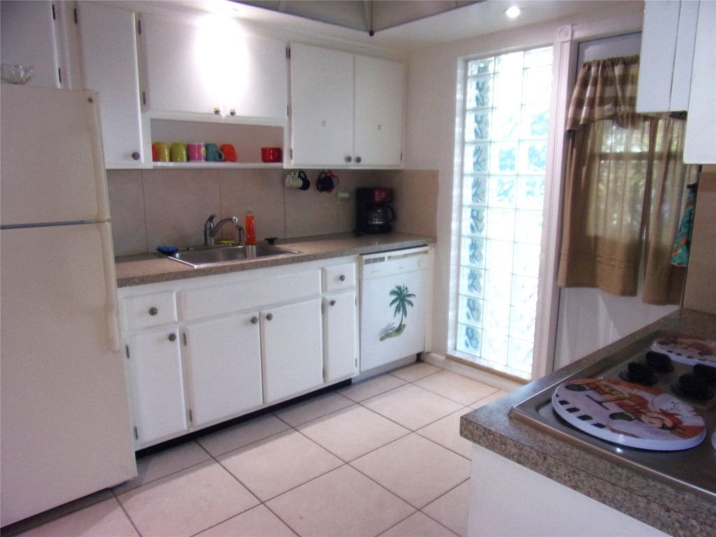 SILVER THATCH COTTAGE - Residential Lease