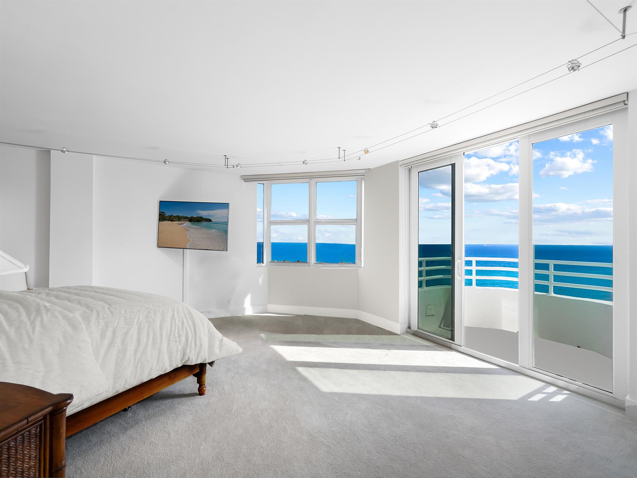 CLARENDON CONDO - Residential