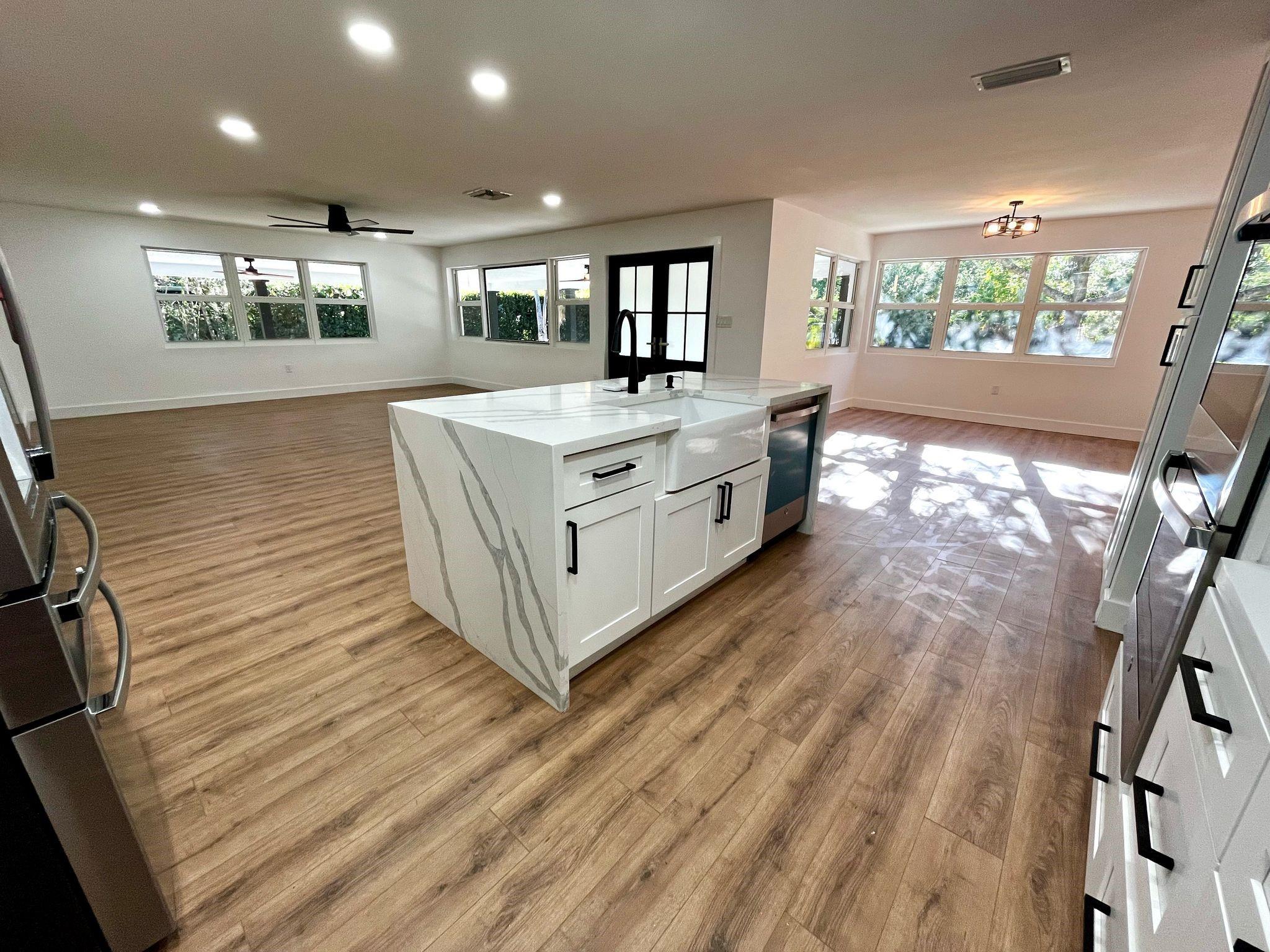 216 Bayberry Dr