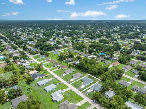Tiny photo for 8216 104th Court, Vero Beach, FL 32967 (MLS # B26036299)