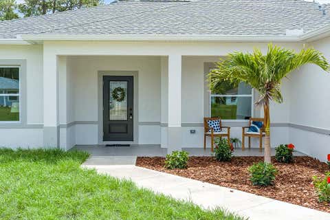Tiny photo for 8216 104th Court, Vero Beach, FL 32967 (MLS # B26036299)