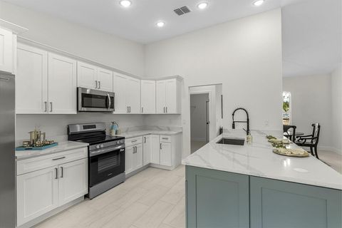 Tiny photo for 8216 104th Court, Vero Beach, FL 32967 (MLS # B26036299)