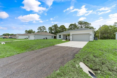 Tiny photo for 8216 104th Court, Vero Beach, FL 32967 (MLS # B26036299)