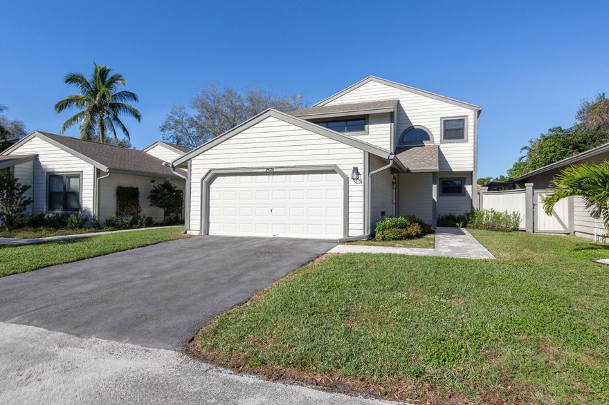 STUNNING AND NEW!!! This exceptional 3 bedroom 2.5 bath home has been fully renovated! The fantastic open concept lends itself perfectly to entertain guests and create special memories! Well laid out with an elegant primary suite on the first floor and two charming guest suites plus an office on the second floor! Additional features include a screened patio and a fully fenced yard! Don't miss the opportunity to reside in this gorgeous home! Owners flexible on terms and happy to do their best to accommodate specific requests, whether you're looking for a seasonal ($9000/mth), annual ($5000/mth), or off-season rental ($4000/mth).