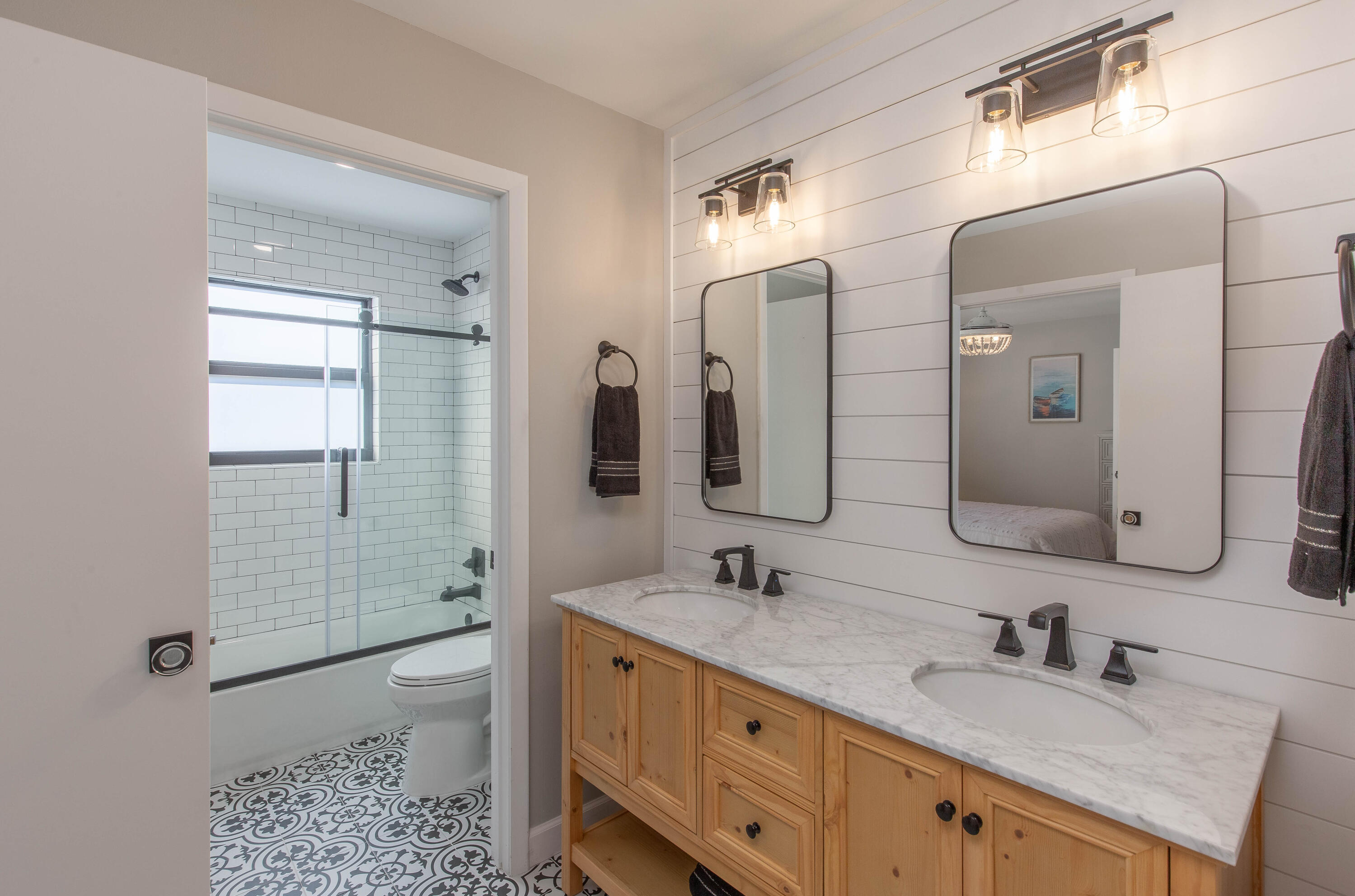 BEDFORD MEWS AT WELLINGTON - Residential Lease