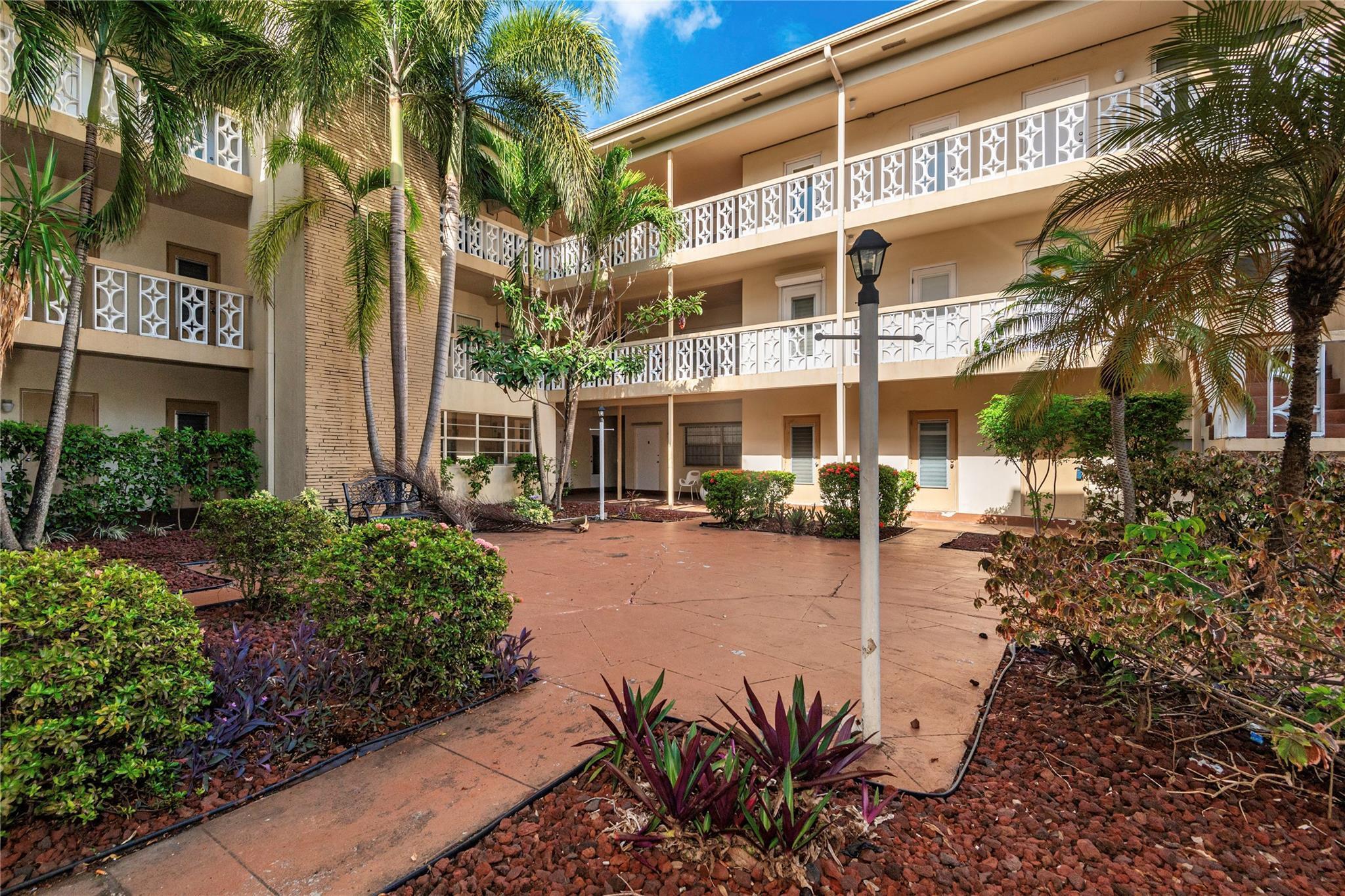HAMPTON COURT CONDO - Residential Lease