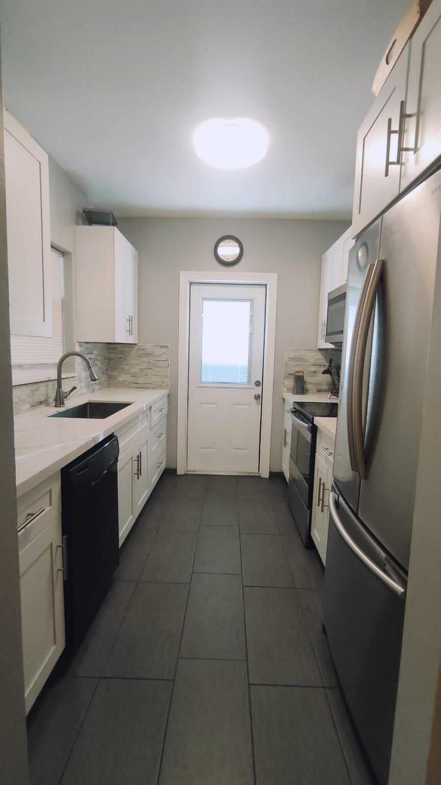 HAMPTON COURT CONDO - Residential Lease