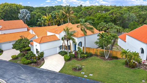 Photo of 2596 La Cristal Circle, Palm Beach Gardens, FL 33410 (MLS # B26015082)
