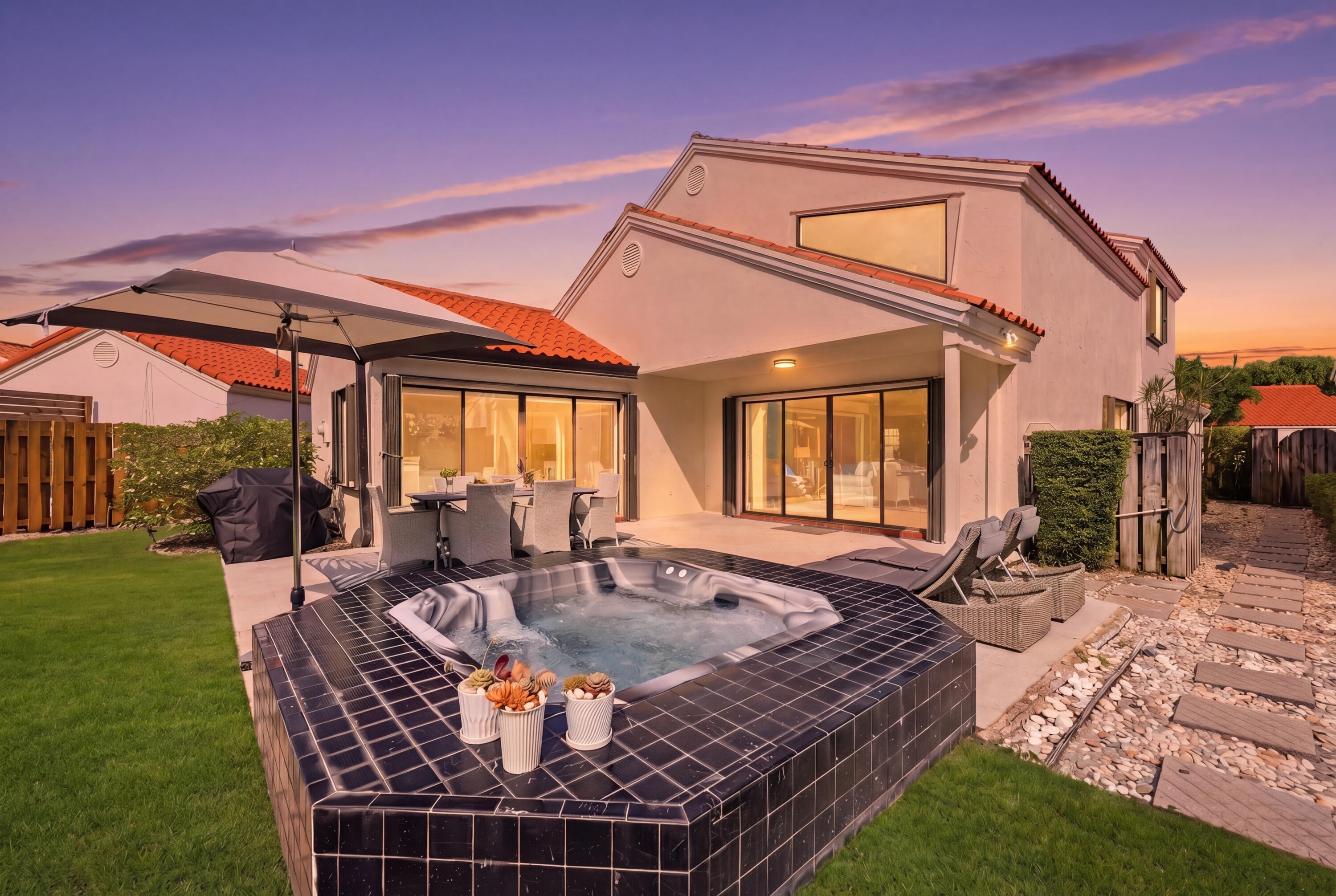 2596 La Cristal Circle