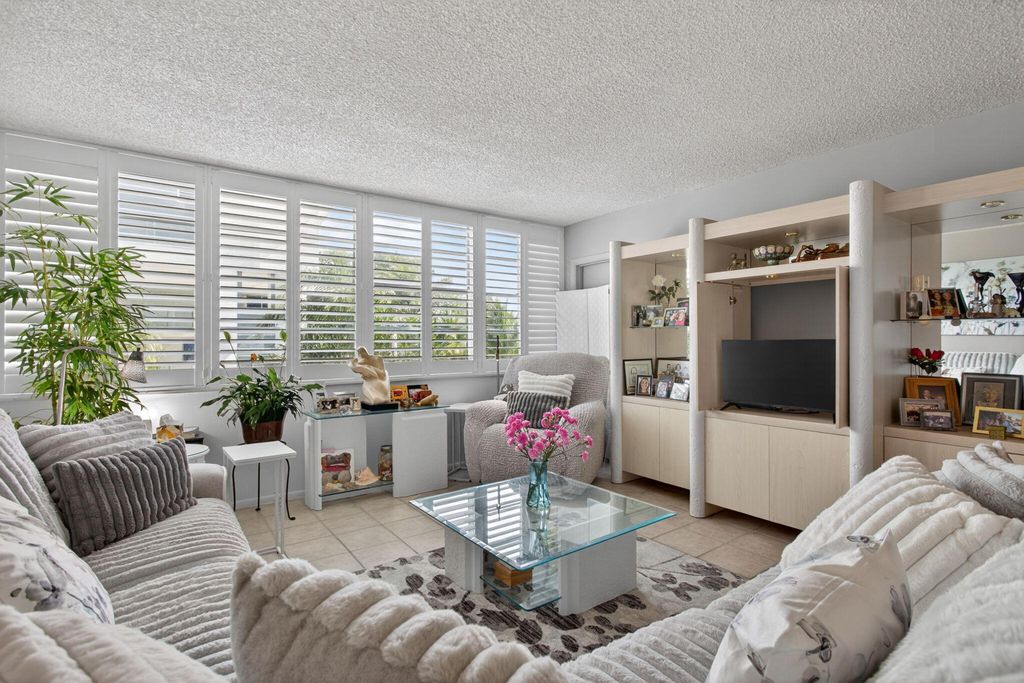 Photo of 1170 N Federal Highway #305, Fort Lauderdale, FL 33304 (MLS # B26027126)