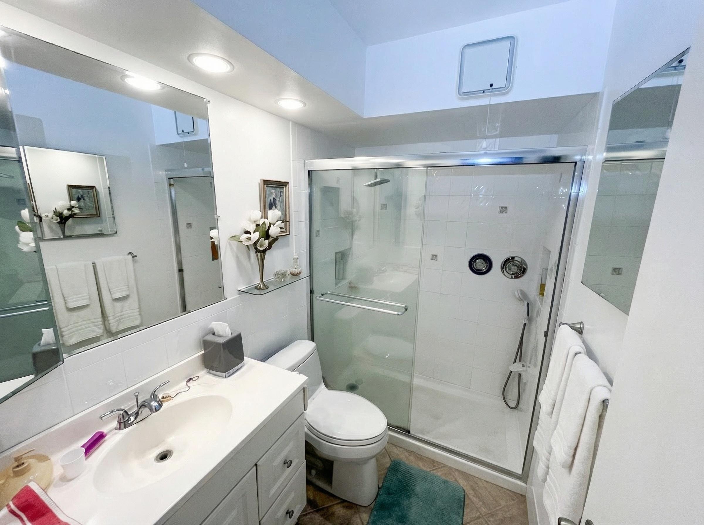 LAKE COLONY APTS ONE INC - Residential