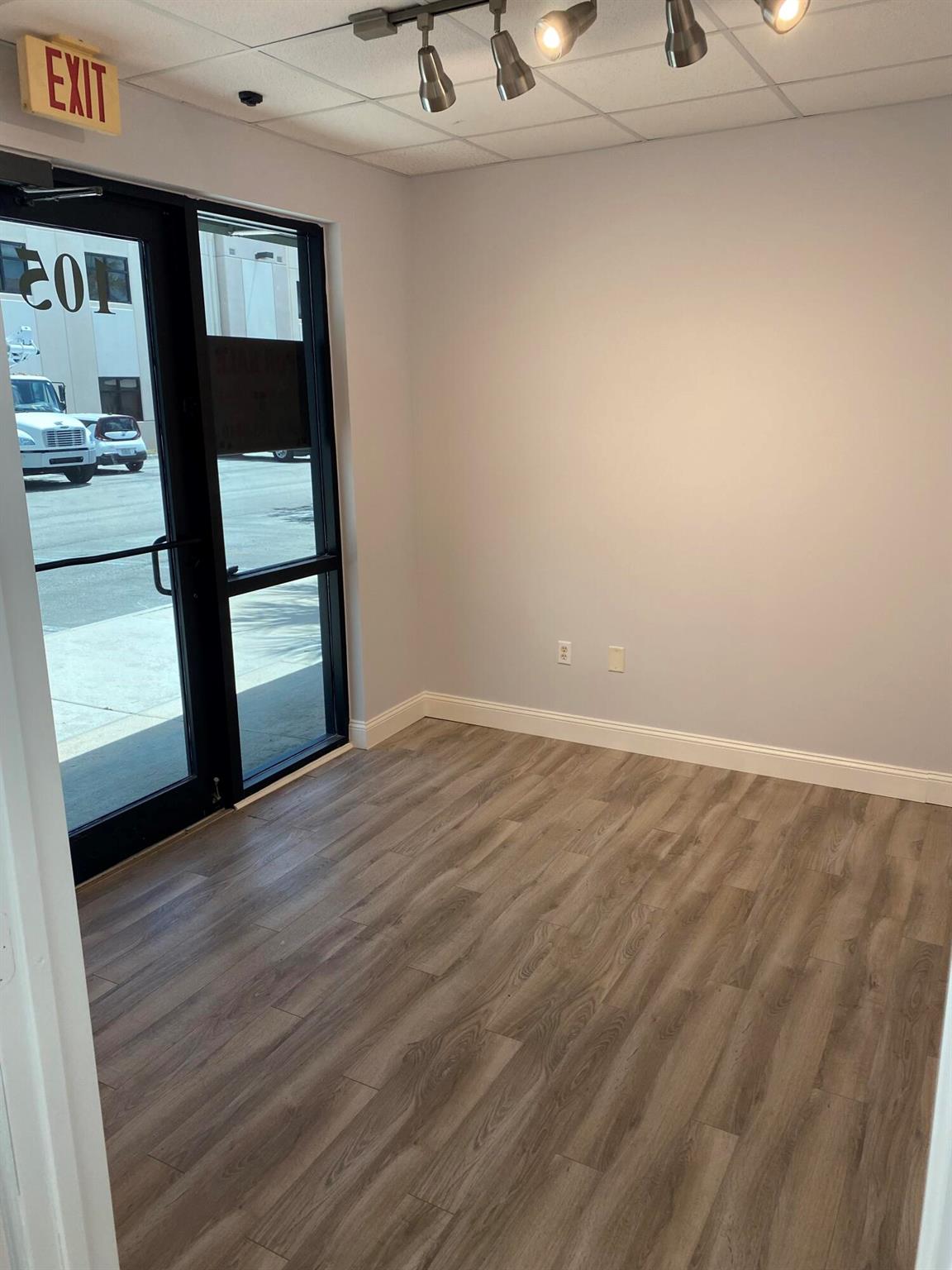 ROYAL PALM BUSINESS PLAZA - Commercial Sale