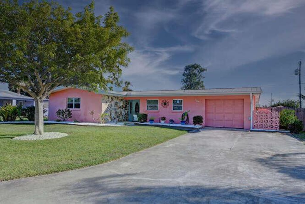 Photo of 304 Bay Street St, Port St Lucie, FL 34952 (MLS # R10723561)