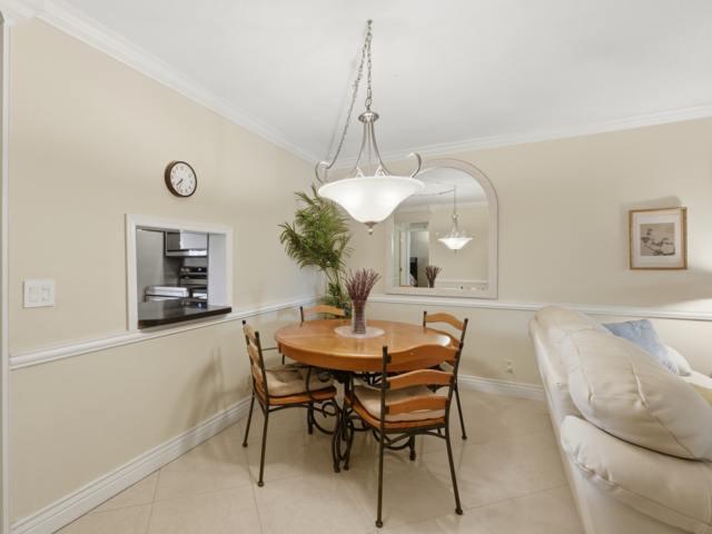 VILLAGE ROYALE ON THE GREEN CONDO - Residential