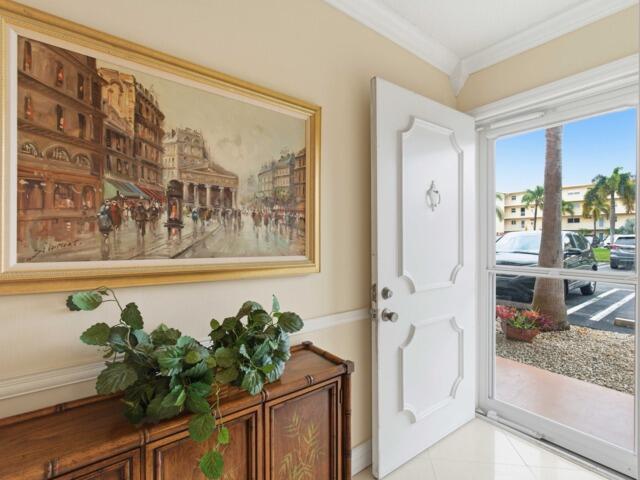 VILLAGE ROYALE ON THE GREEN CONDO - Residential