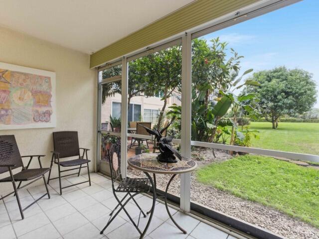 VILLAGE ROYALE ON THE GREEN CONDO - Residential