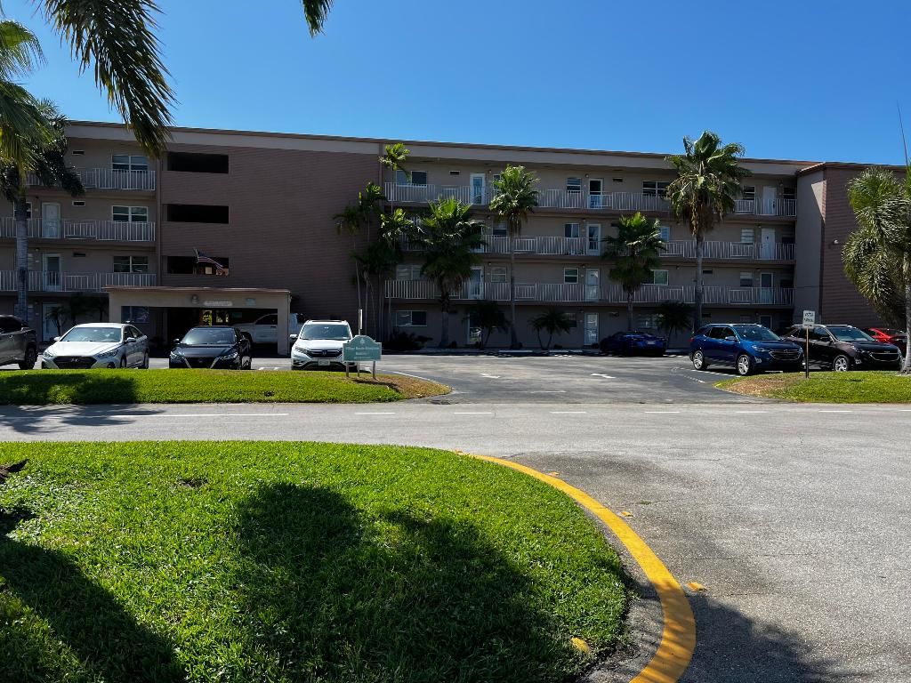 Photo of 2615 NE 1st Court #106, Boynton Beach, FL 33435 (MLS # R11154950)