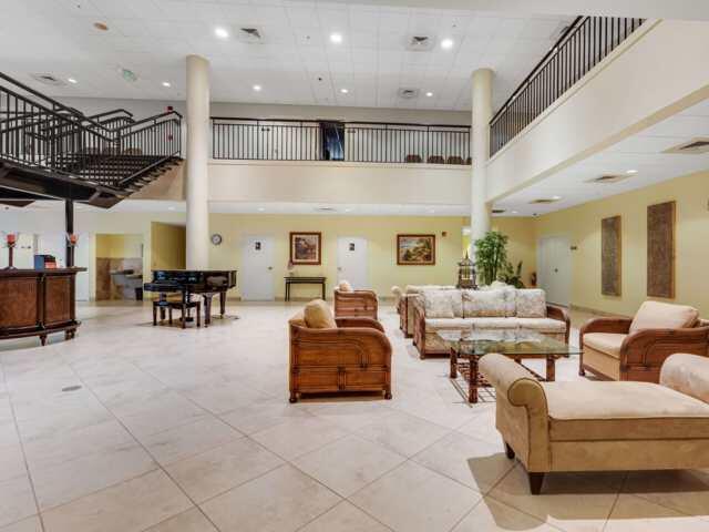 VILLAGE ROYALE ON THE GREEN CONDO - Residential